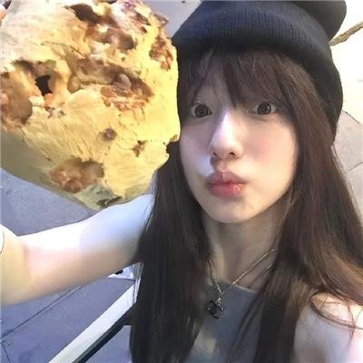 使用下方 20 个影片名，按顺序一一对应，不要改动片名文字，只根据片名和括号内类型提示来虚构全新的故事内容： 混录磁带 大闹布达佩斯 理想的翅膀 他们不用黑领带 雄风义气壮山河 名姝第二季 4分44秒 谁懂女儿心 唐曲 新泰山救美 某天，那年 海的尽头是草原 米奇欢乐多第三季 僵尸放屁：活屎人之厕 嘉年华 丑闻风暴 仙城香姬 荷兰之镜 克洛诺斯 起底组